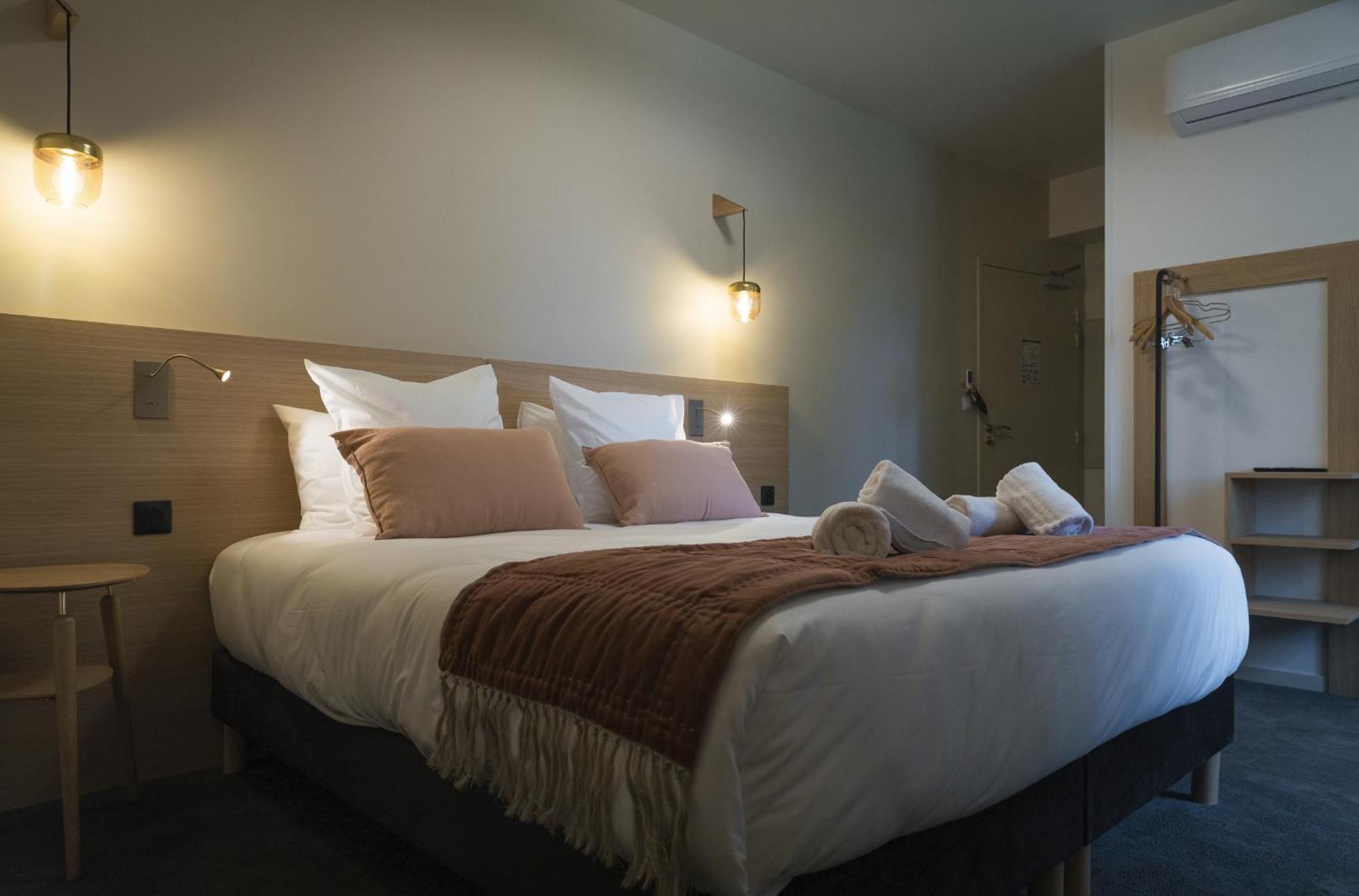 Domaine De L'Ecorcerie Hotel Fontaine-le-Comte Kültér fotó