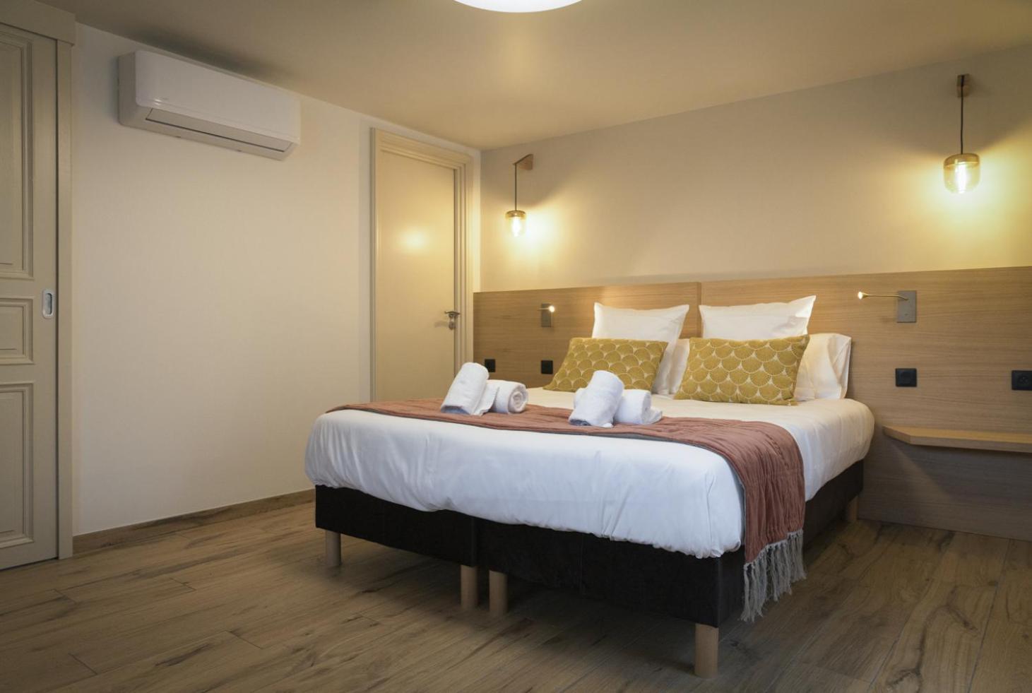 Domaine De L'Ecorcerie Hotel Fontaine-le-Comte Kültér fotó