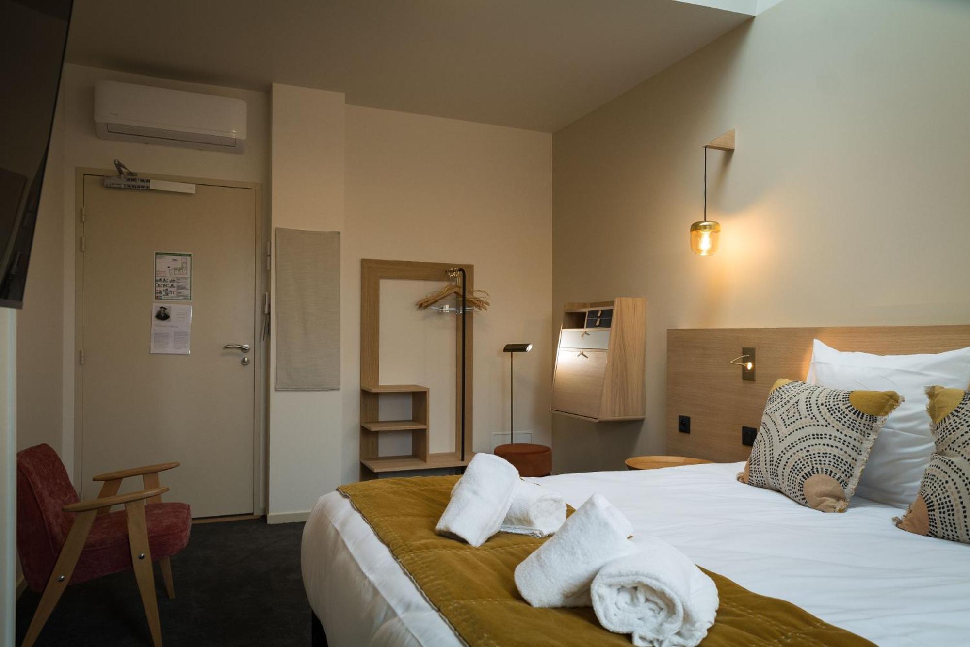Domaine De L'Ecorcerie Hotel Fontaine-le-Comte Kültér fotó