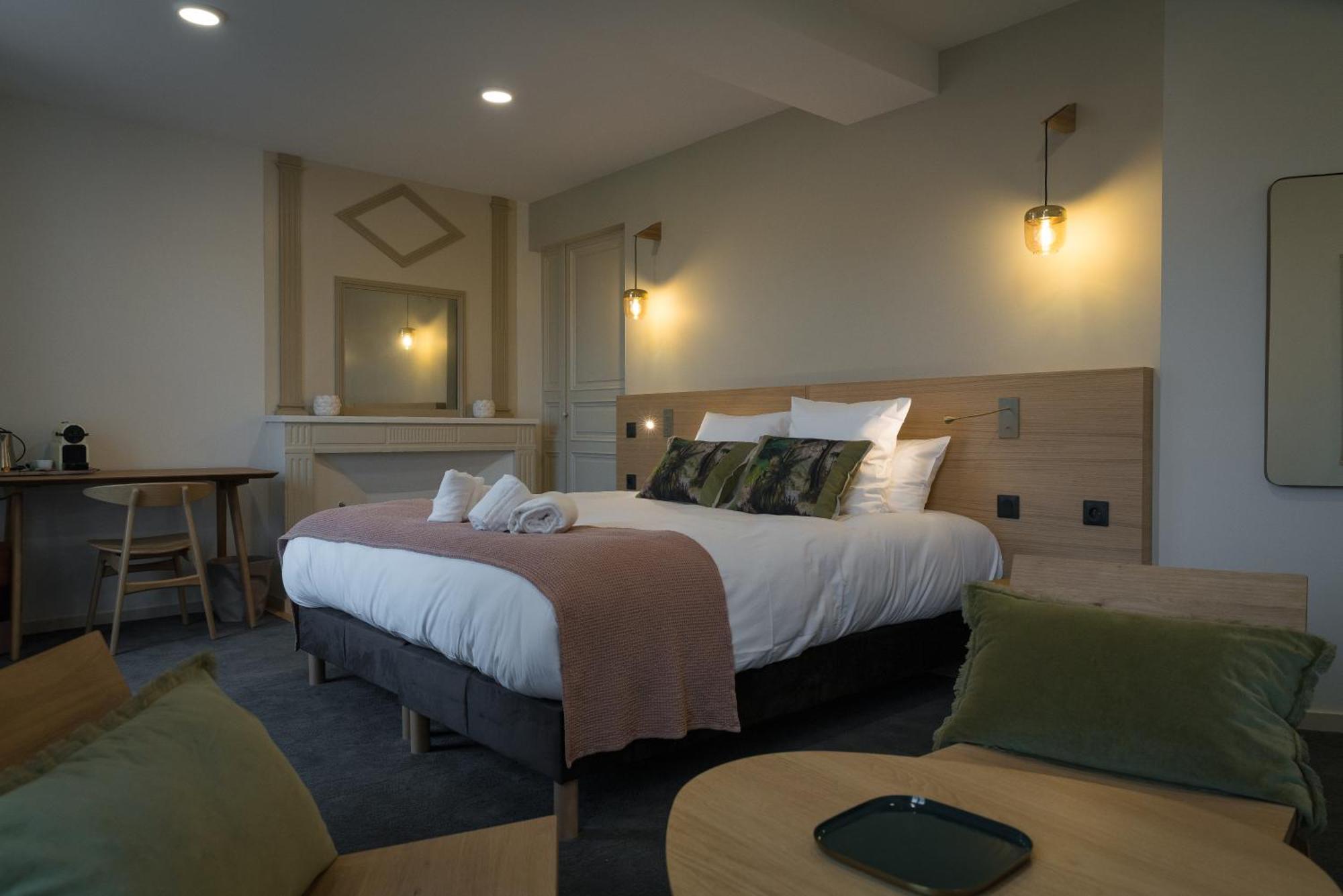 Domaine De L'Ecorcerie Hotel Fontaine-le-Comte Kültér fotó