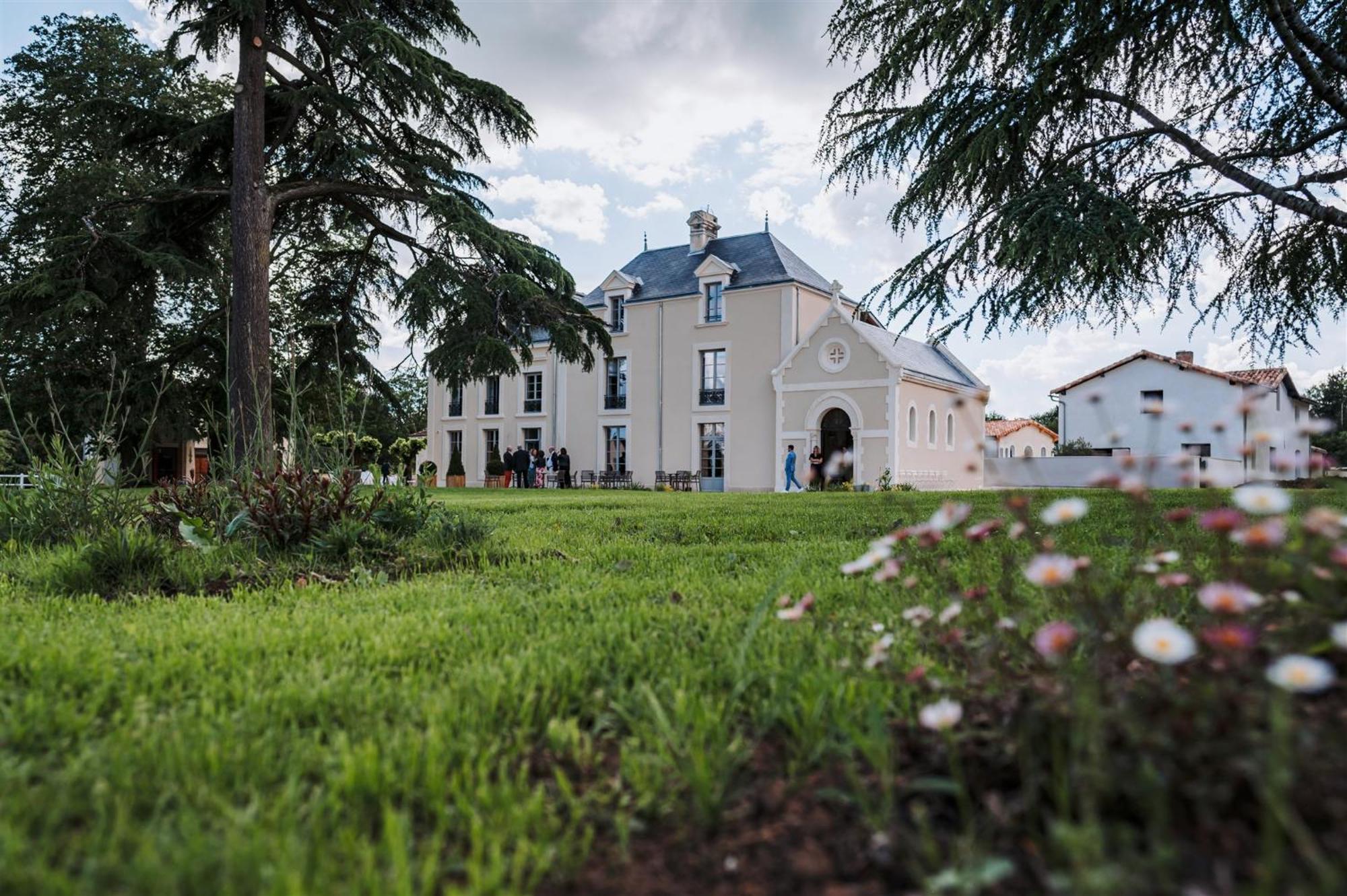 Domaine De L'Ecorcerie Hotel Fontaine-le-Comte Kültér fotó