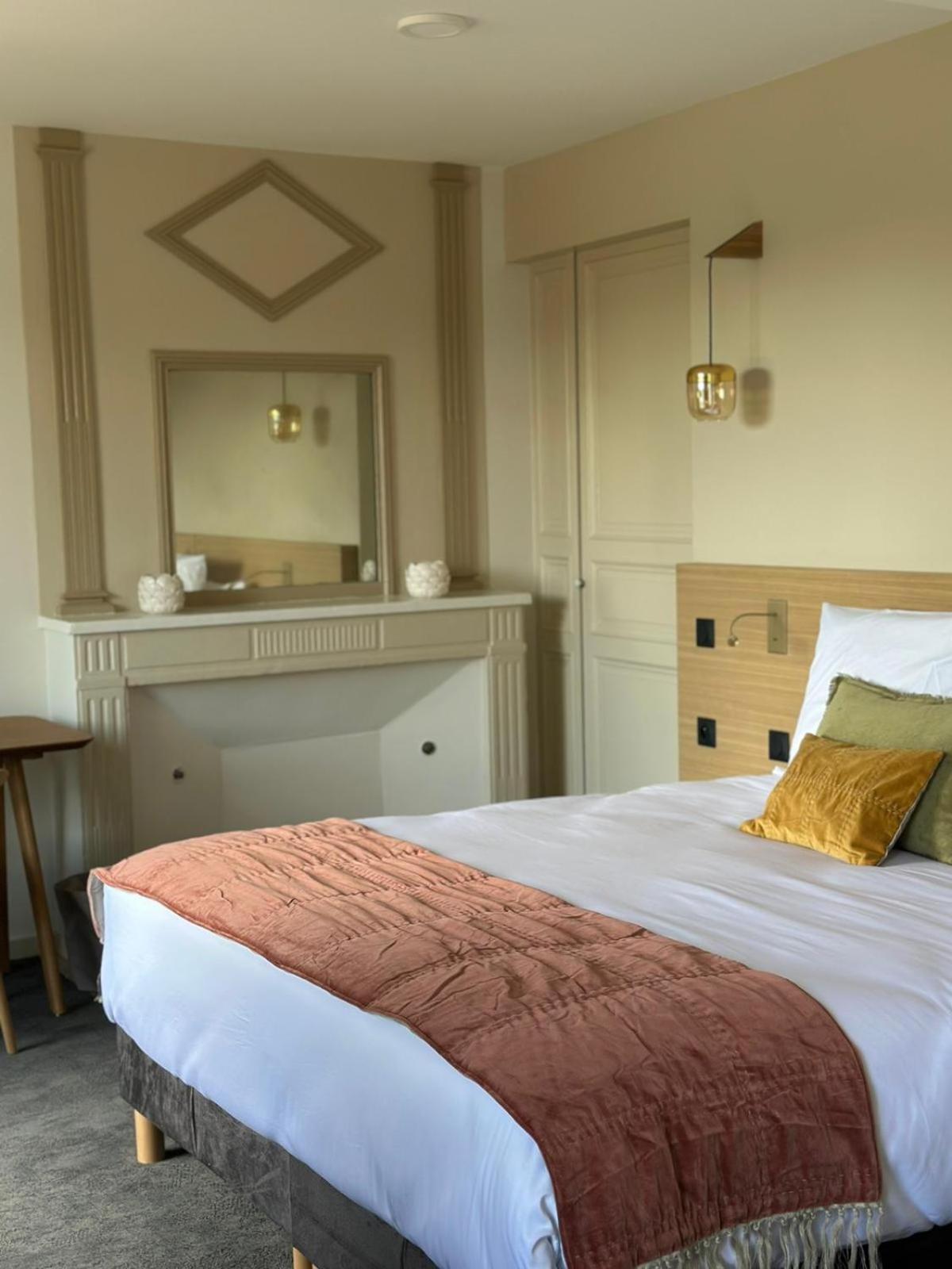 Domaine De L'Ecorcerie Hotel Fontaine-le-Comte Kültér fotó