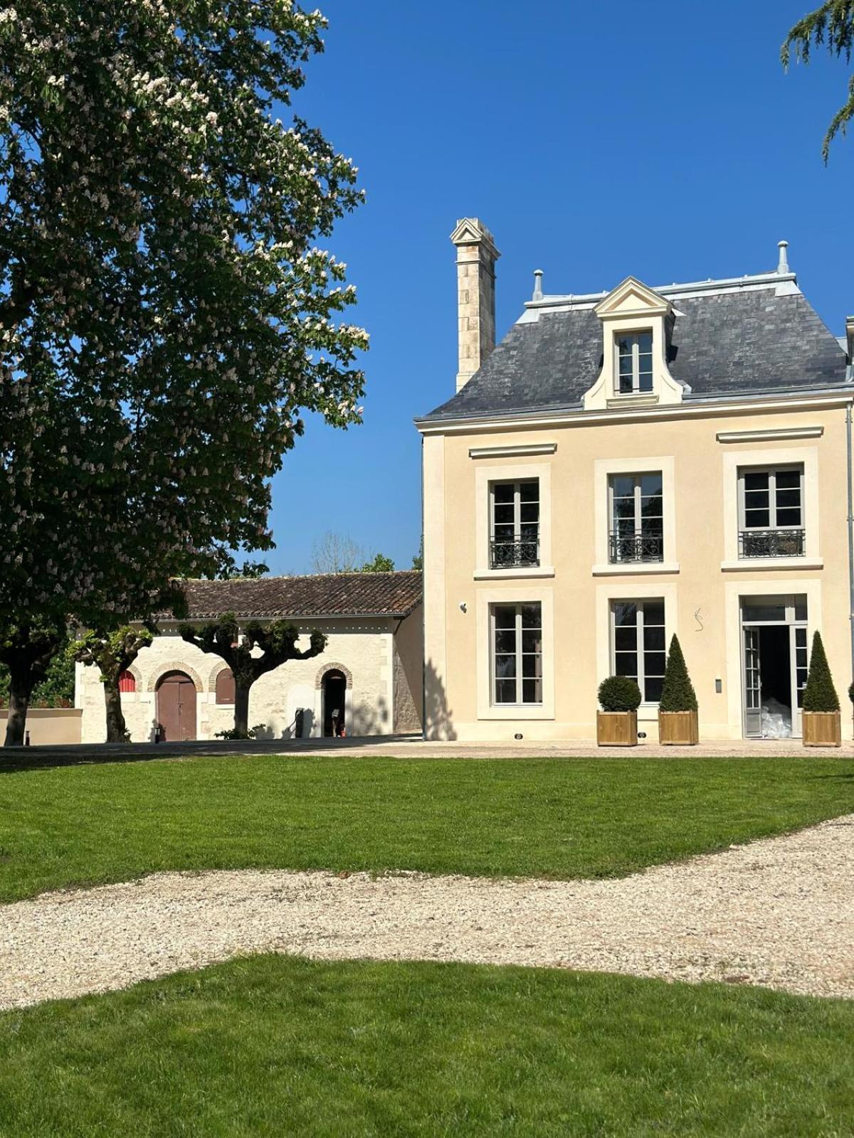 Domaine De L'Ecorcerie Hotel Fontaine-le-Comte Kültér fotó