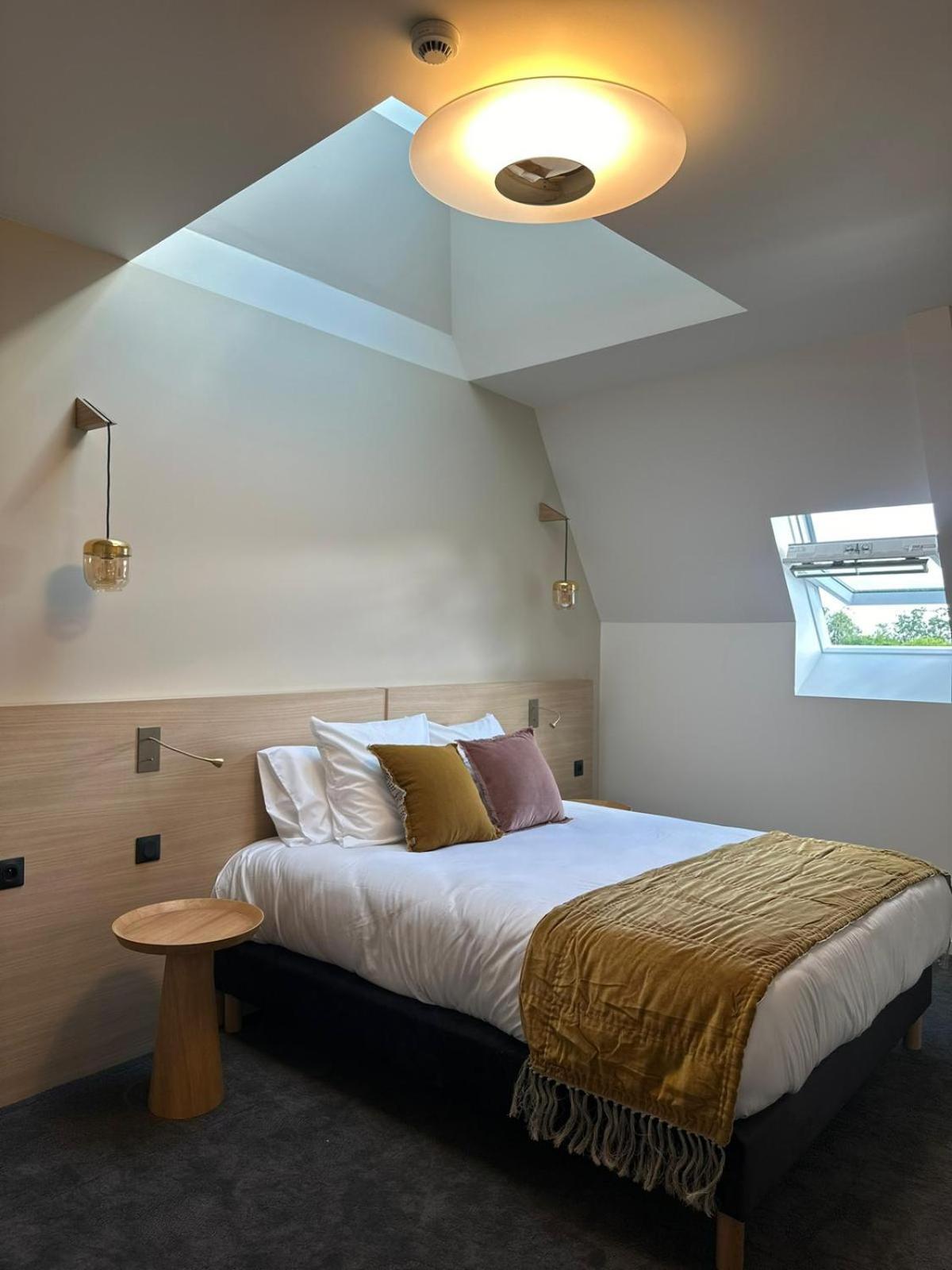 Domaine De L'Ecorcerie Hotel Fontaine-le-Comte Kültér fotó