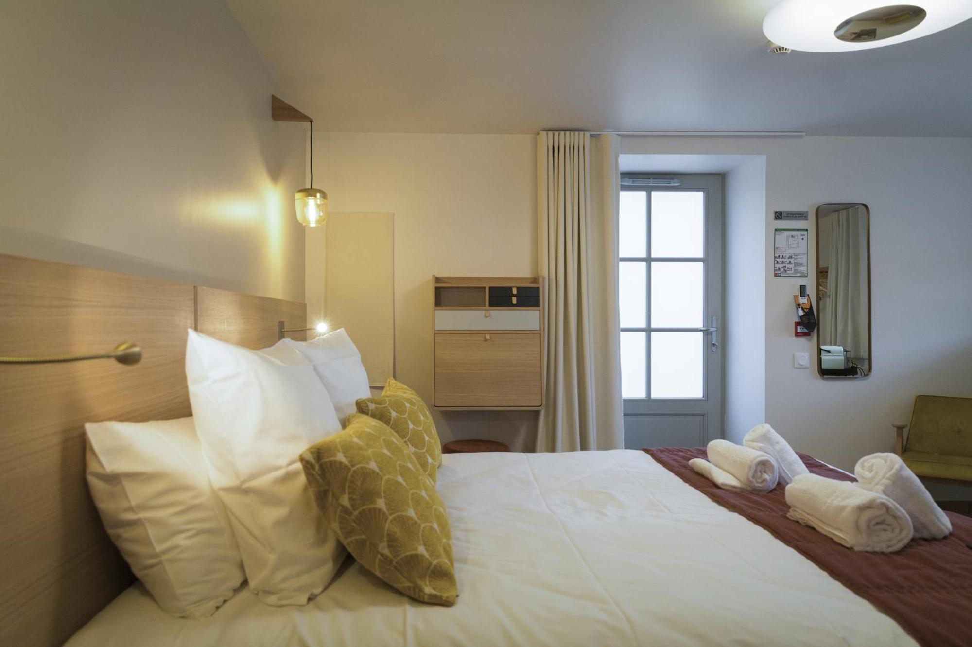 Domaine De L'Ecorcerie Hotel Fontaine-le-Comte Kültér fotó