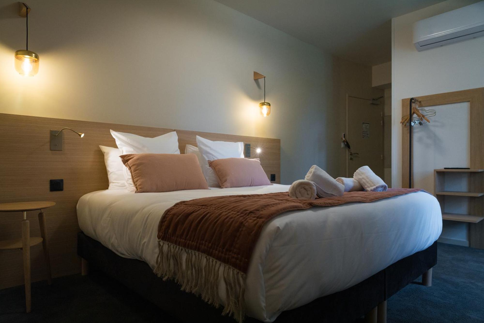 Domaine De L'Ecorcerie Hotel Fontaine-le-Comte Kültér fotó